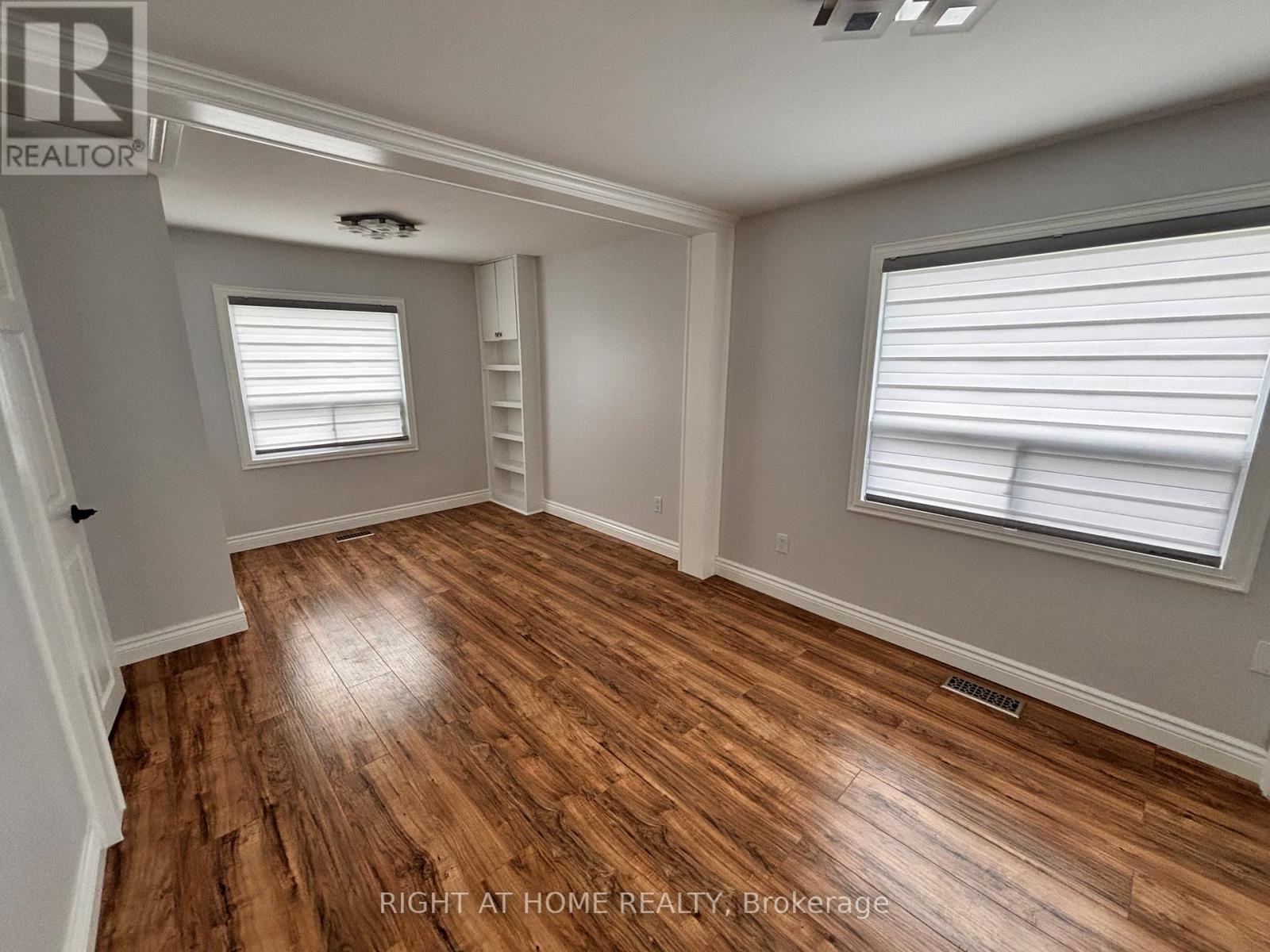 239 Royal Road, Georgina, Ontario  L4P 2T9 - Photo 11 - N12430892