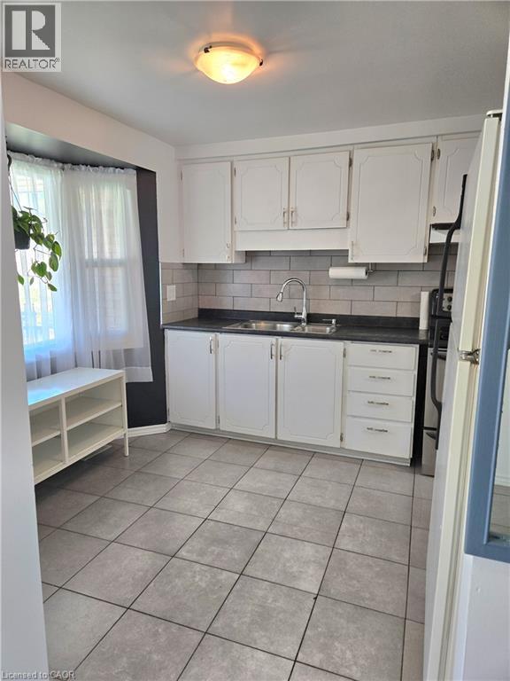 268 The Country Way, Kitchener, Ontario  N2E 2P9 - Photo 3 - 40776551