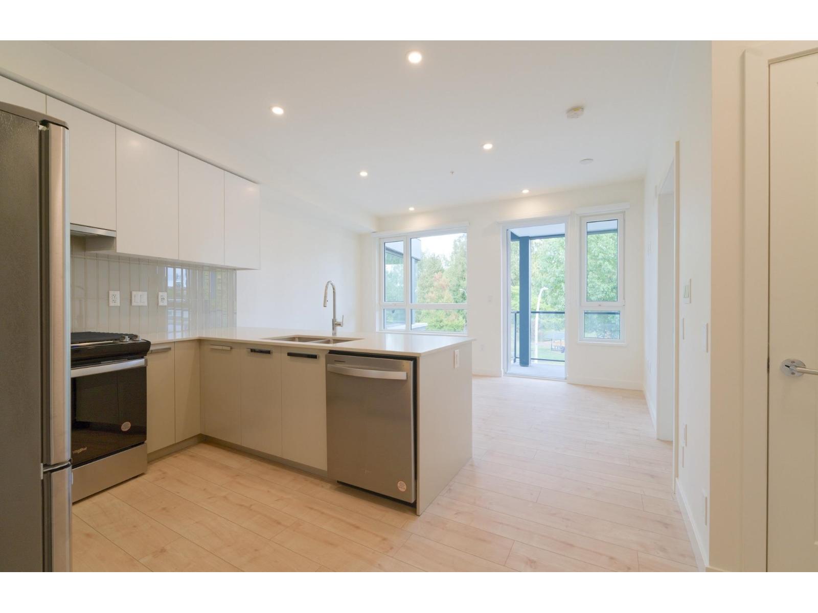 314 13788 76 Avenue, Surrey, British Columbia  V3W 3E9 - Photo 3 - R3054975