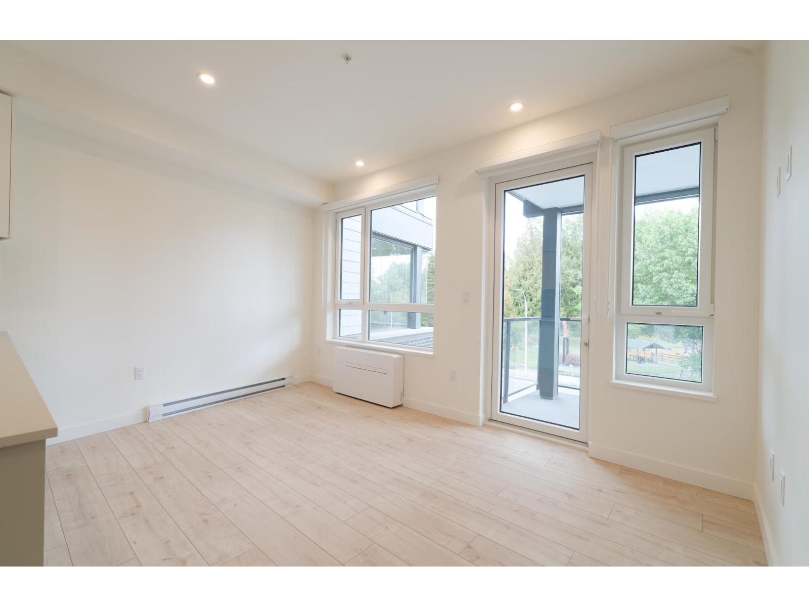 314 13788 76 Avenue, Surrey, British Columbia  V3W 3E9 - Photo 2 - R3054975