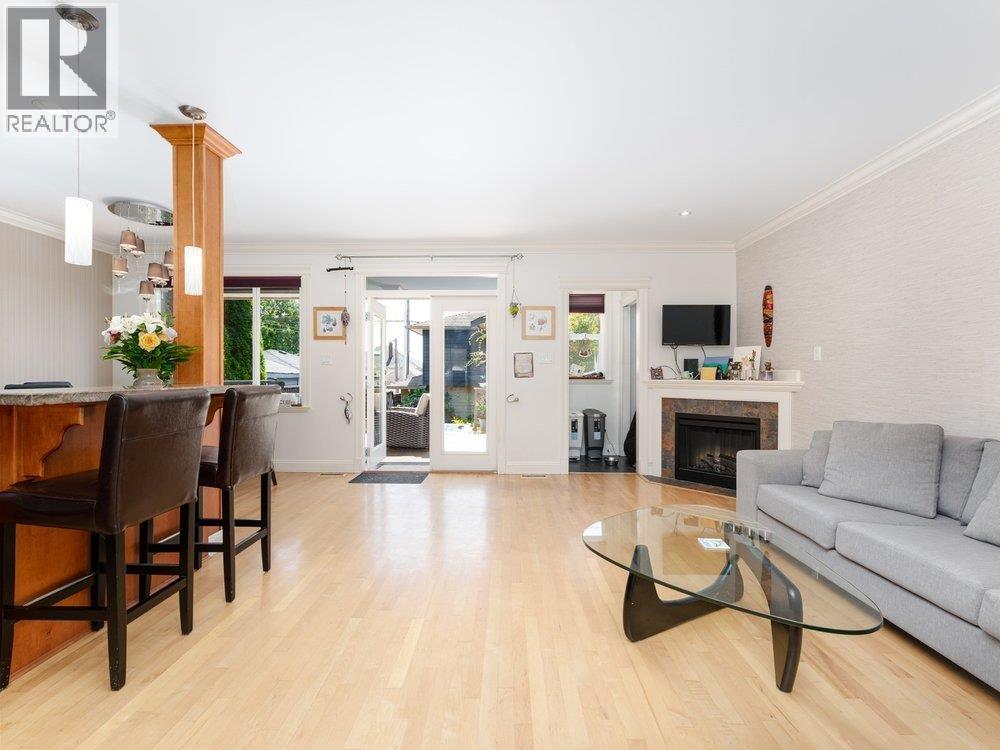 331 W 14th Street, North Vancouver, British Columbia  V7M 1P5 - Photo 7 - R3050946