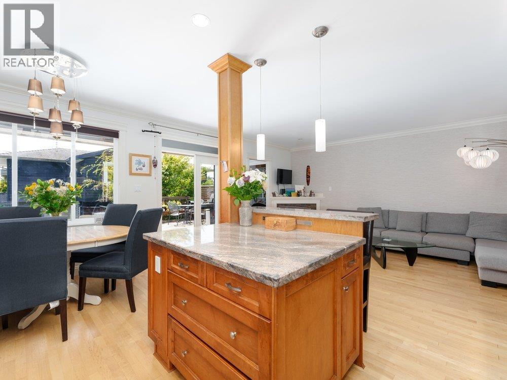 331 W 14th Street, North Vancouver, British Columbia  V7M 1P5 - Photo 11 - R3050946