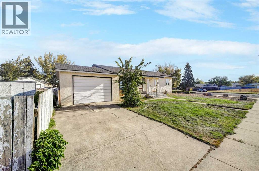 1105 Ventura Road N, Lethbridge, Alberta  T1H 1X4 - Photo 2 - A2261415