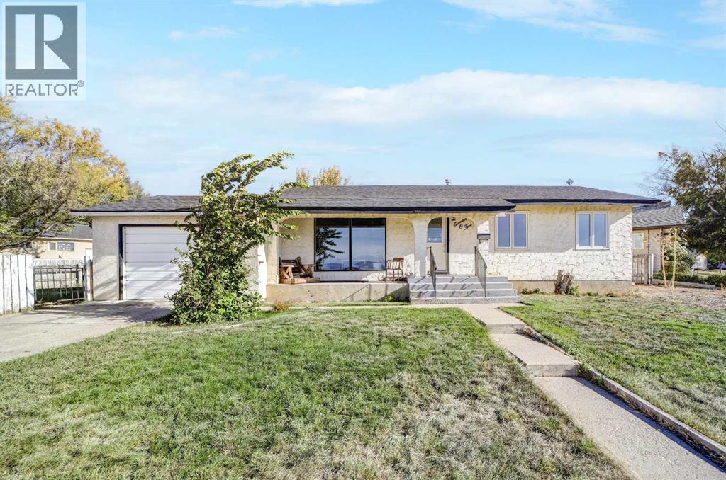 1105 Ventura Road N, Lethbridge, Alberta  T1H 1X4 - Photo 1 - A2261415