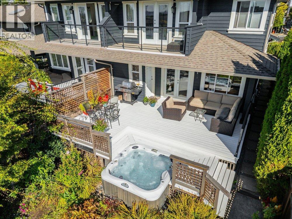331 W 14th Street, North Vancouver, British Columbia  V7M 1P5 - Photo 1 - R3050946