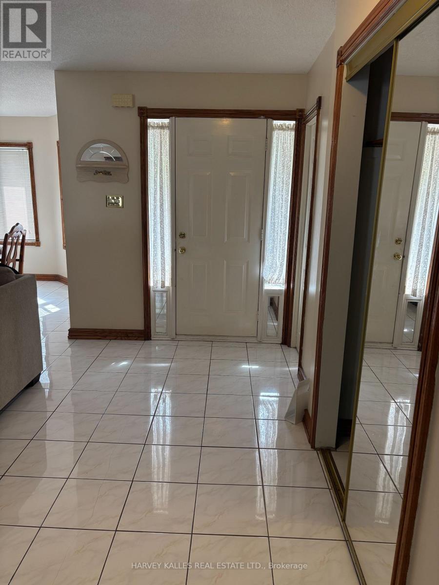 Main - 11 Twin Pines Drive, Wasaga Beach, Ontario  L9Z 1B5 - Photo 10 - S12399960