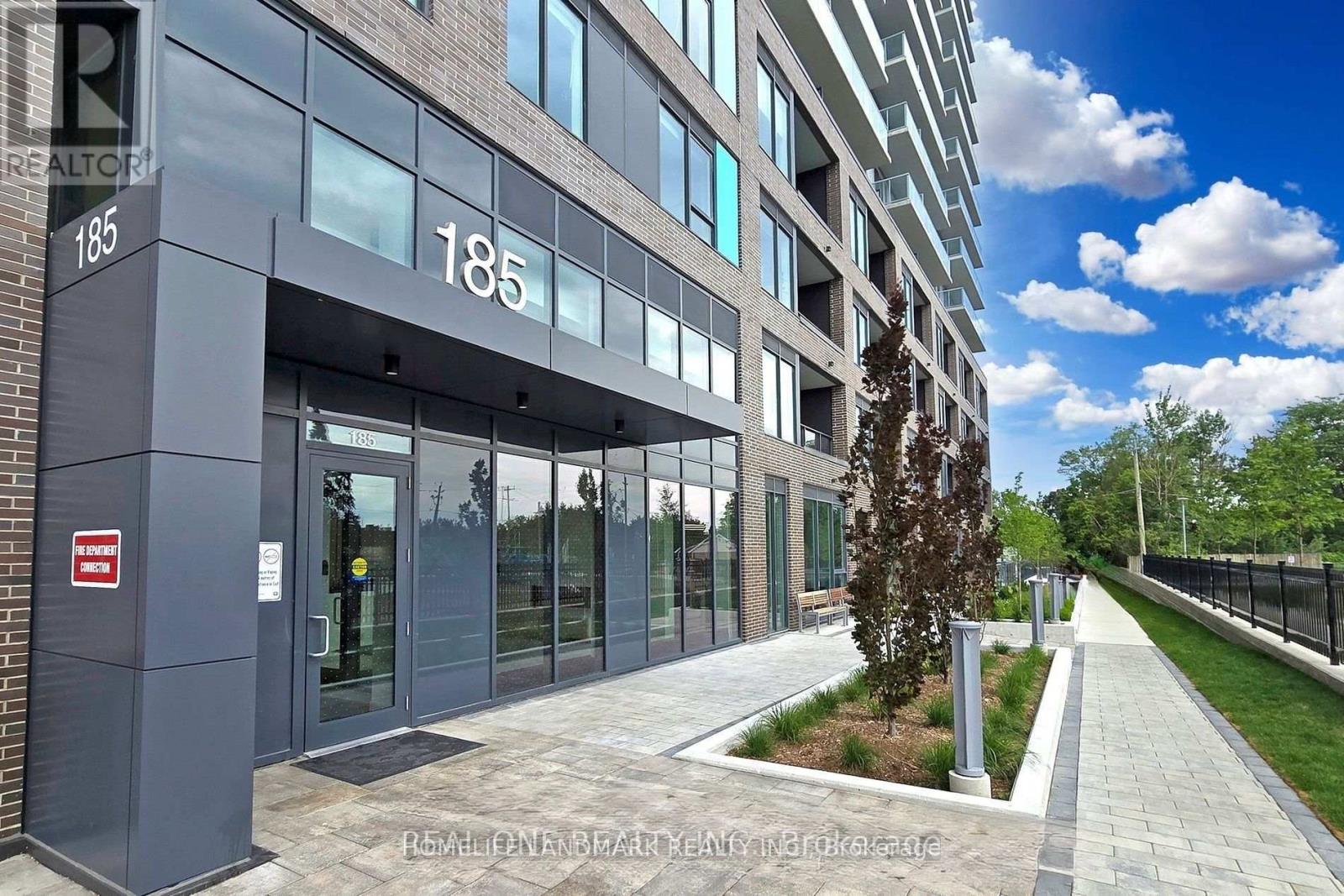 708 - 185 Deerfield Road, Newmarket, Ontario  L3Y 0G7 - Photo 2 - N12445999