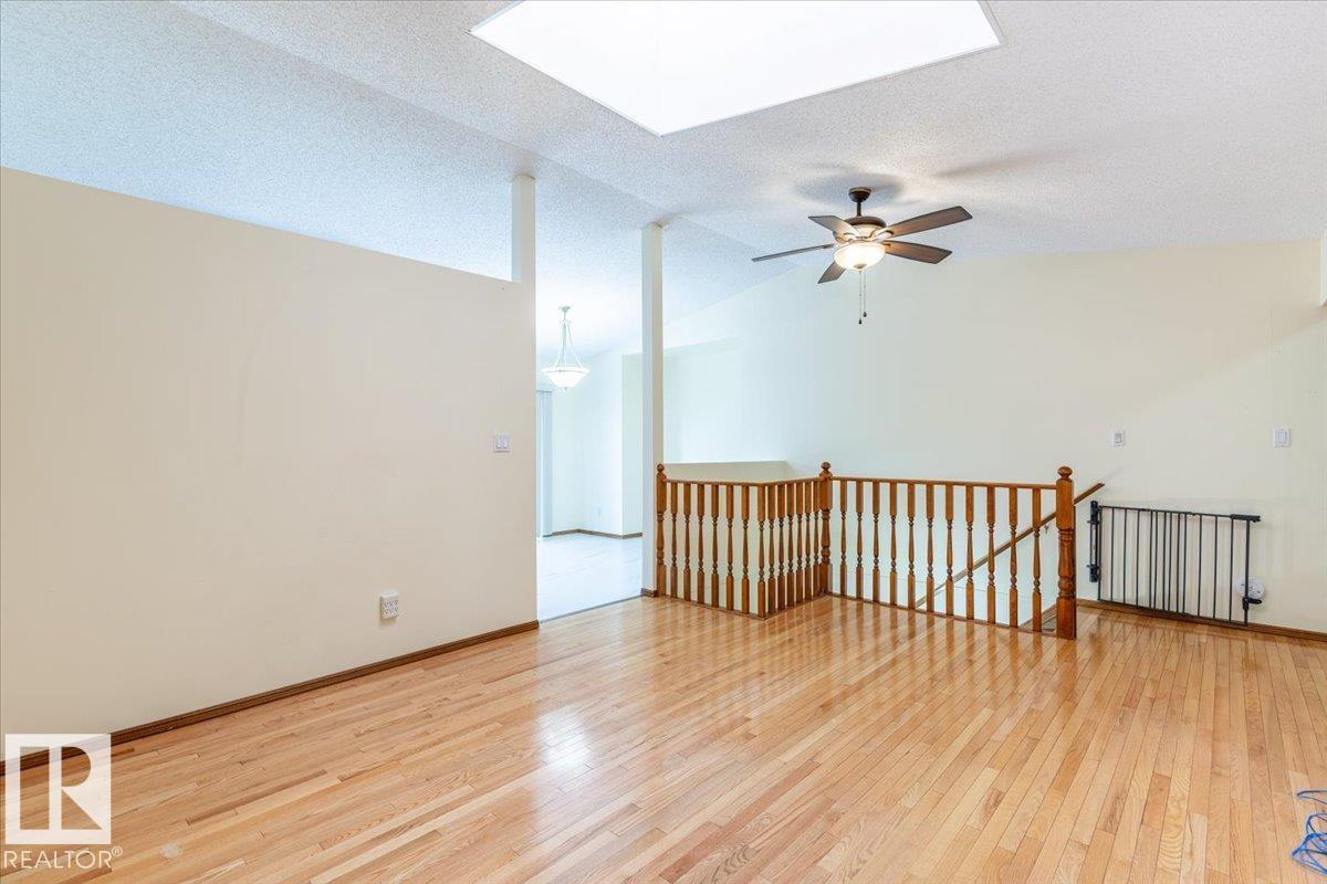 4829 32 Av Nw, Edmonton, Alberta  T6L 4Y7 - Photo 11 - E4460965