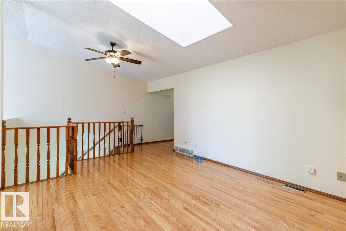 4829 32 Av Nw, Edmonton, Alberta  T6L 4Y7 - Photo 12 - E4460965
