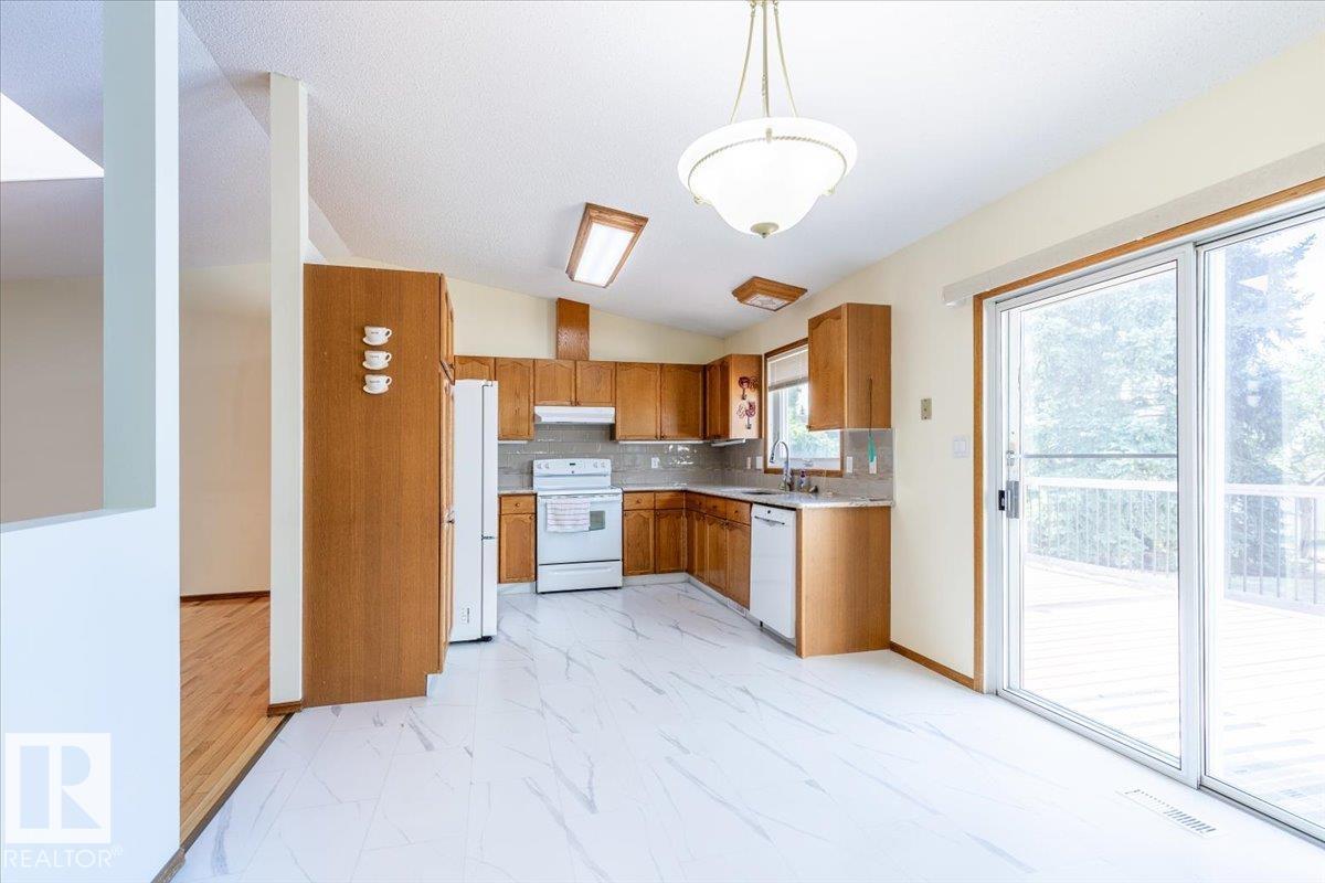 4829 32 Av Nw, Edmonton, Alberta  T6L 4Y7 - Photo 13 - E4460965