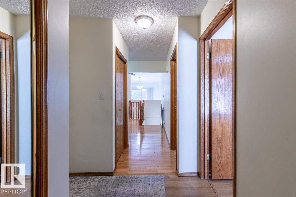 4829 32 Av Nw, Edmonton, Alberta  T6L 4Y7 - Photo 2 - E4460965