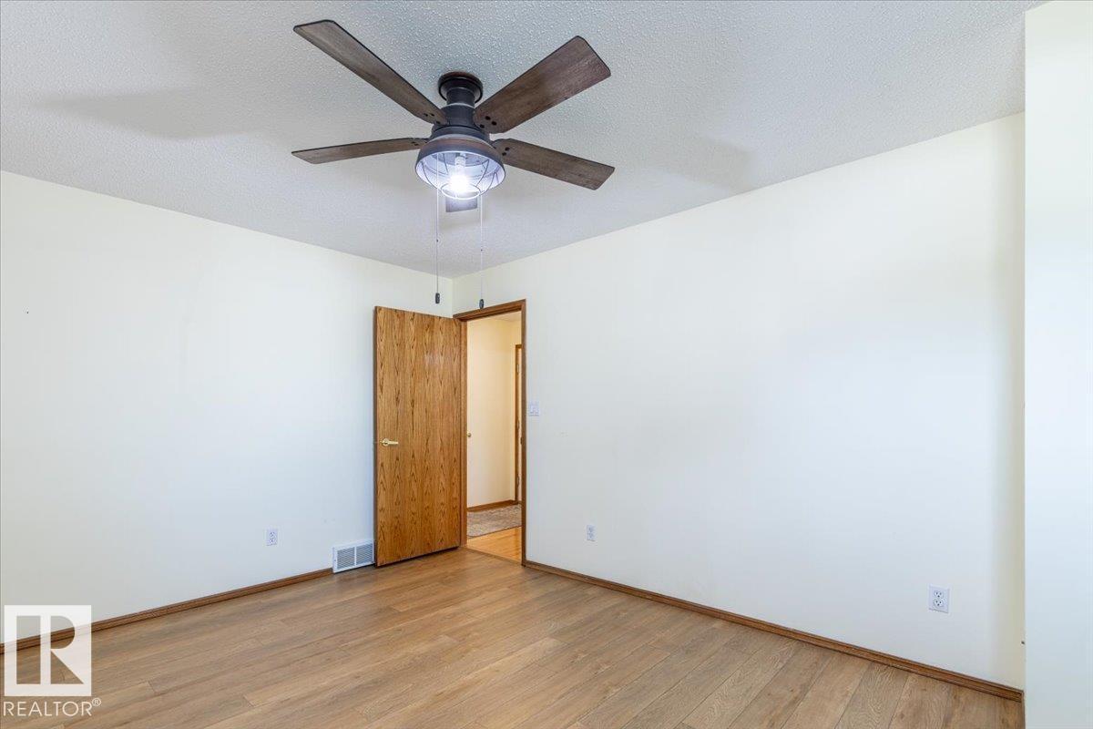 4829 32 Av Nw, Edmonton, Alberta  T6L 4Y7 - Photo 7 - E4460965