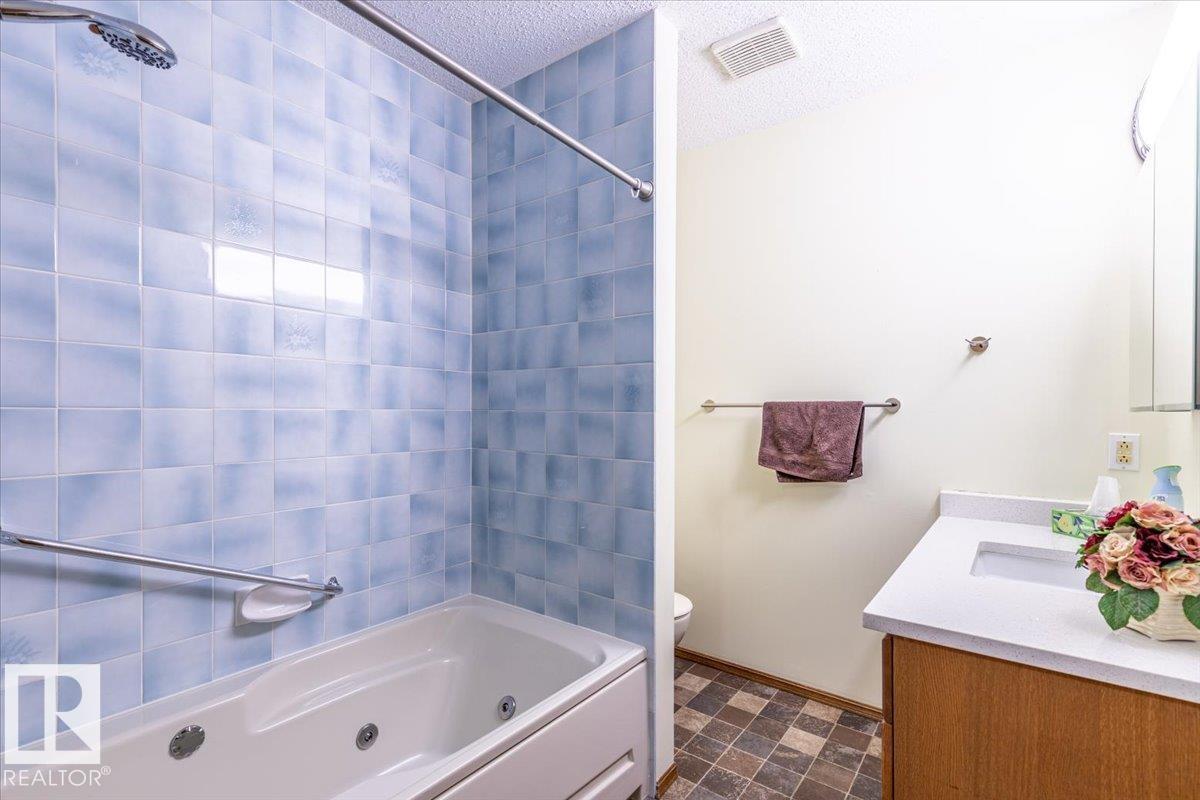 4829 32 Av Nw, Edmonton, Alberta  T6L 4Y7 - Photo 9 - E4460965