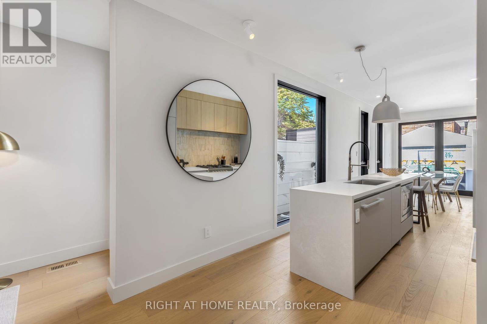 768 Richmond Street W, Toronto (Niagara), Ontario  M6J 1C5 - Photo 13 - C12446013