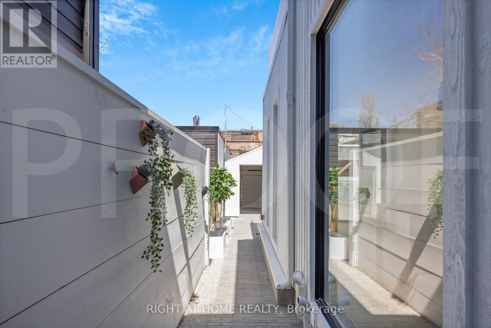 768 Richmond Street W, Toronto (Niagara), Ontario  M6J 1C5 - Photo 17 - C12446013