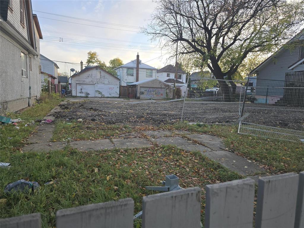 306 College Avenue, Winnipeg, Manitoba  R2W 1K1 - Photo 1 - 202525904