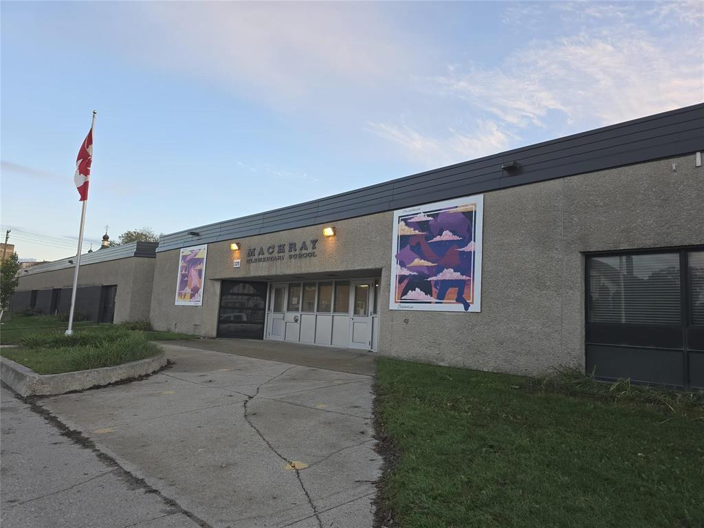 306 College Avenue, Winnipeg, Manitoba  R2W 1K1 - Photo 2 - 202525904