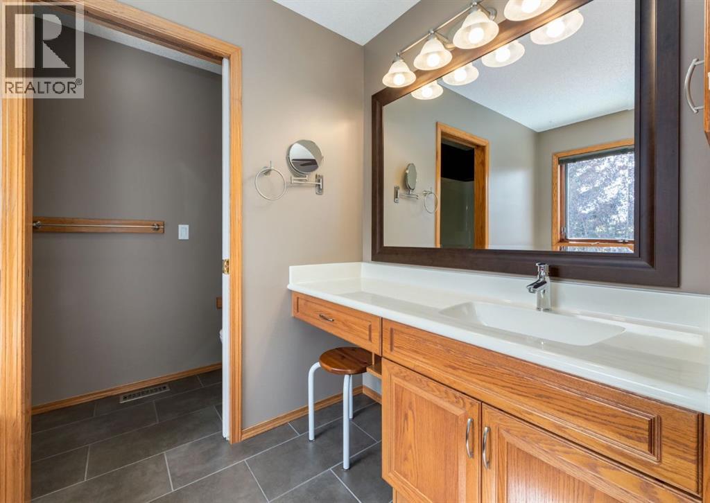 64 Hidden Ridge Close Nw, Calgary, Alberta  T3A 5L5 - Photo 26 - A2260786