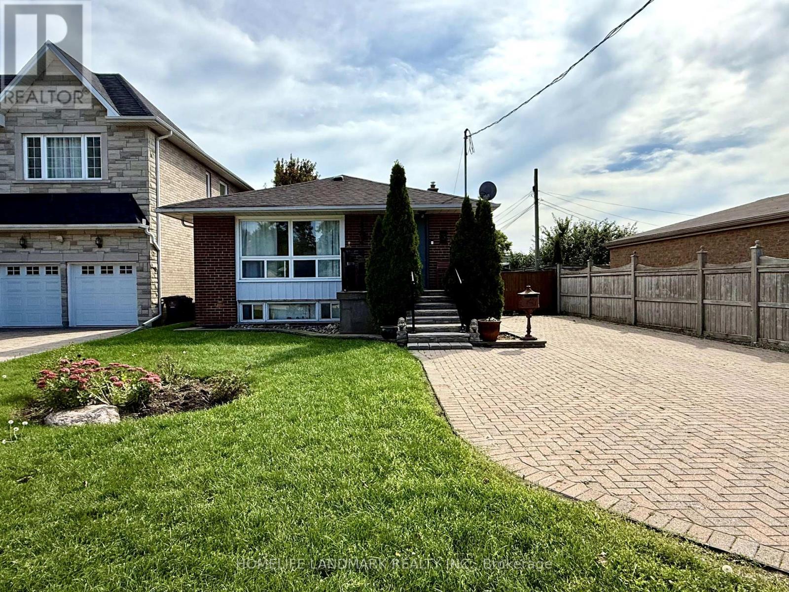 3 COLONY ROAD, Toronto, Ontario