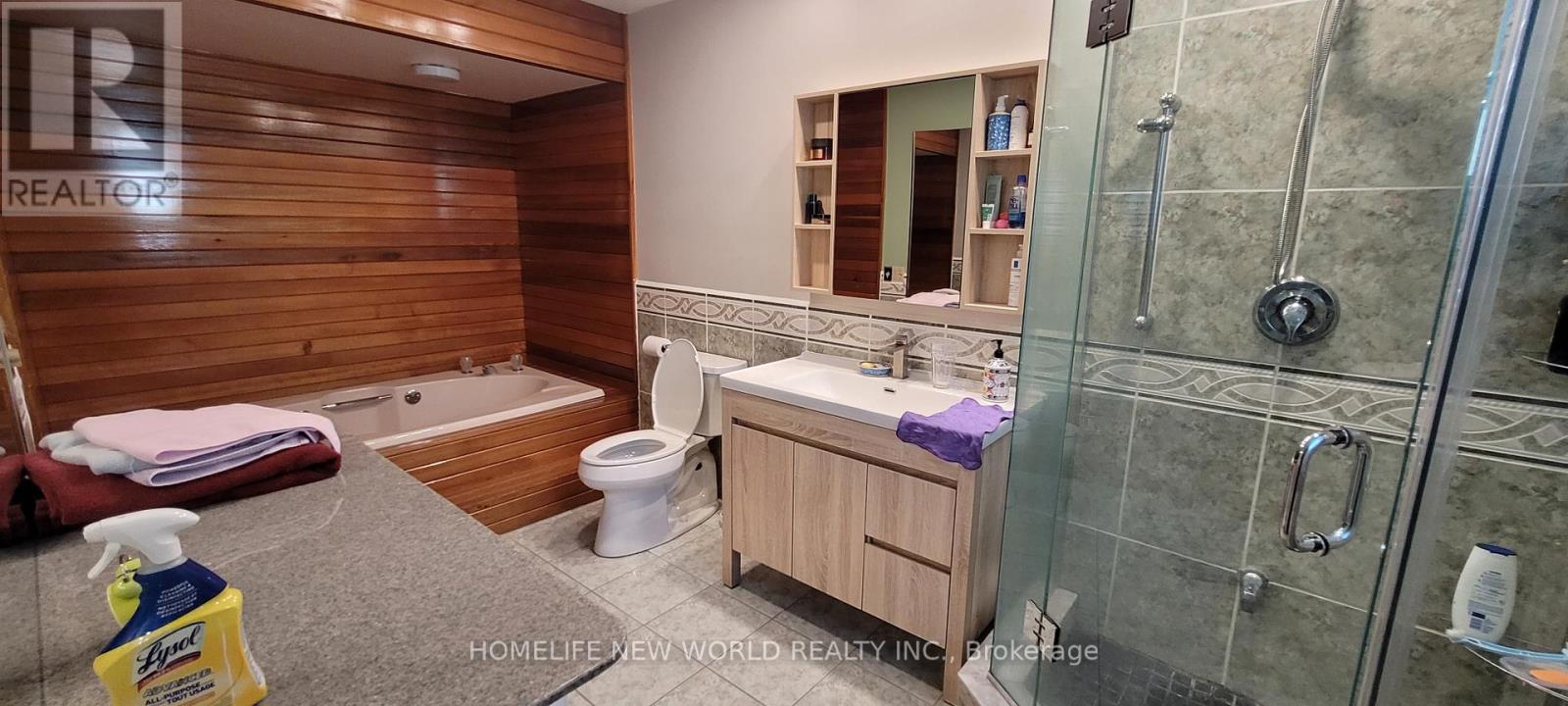 11 Fairway Heights Crescent, Markham, Ontario  L3T 1K1 - Photo 16 - N12446026