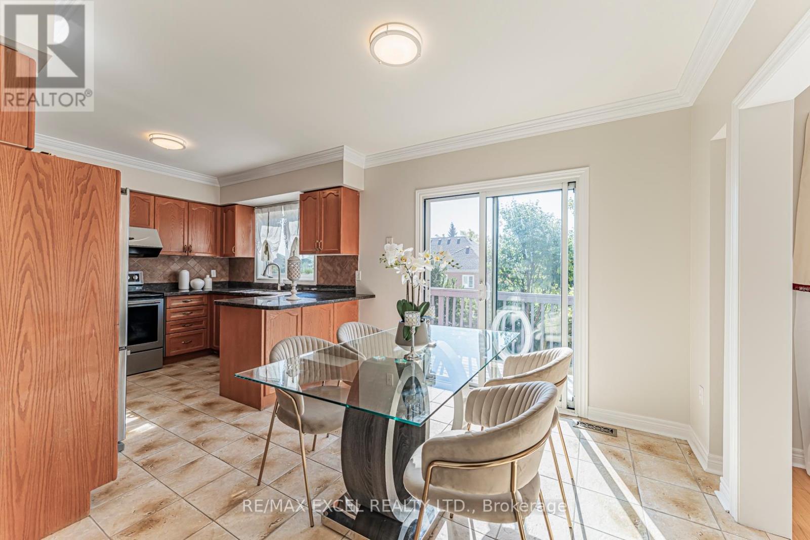 65 Falling River Drive, Richmond Hill, Ontario  L4S 2R3 - Photo 9 - N12439340