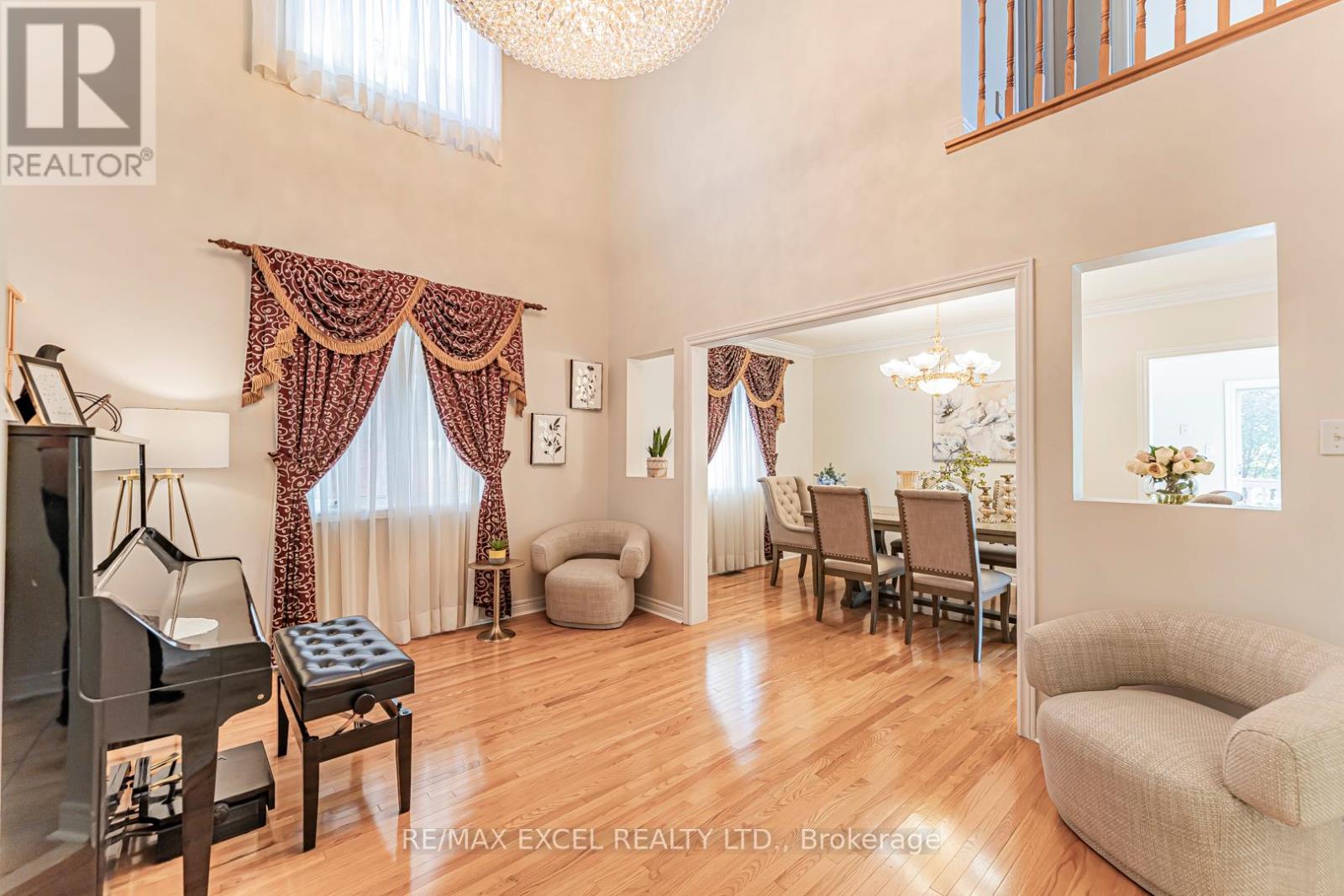 65 Falling River Drive, Richmond Hill, Ontario  L4S 2R3 - Photo 5 - N12439340