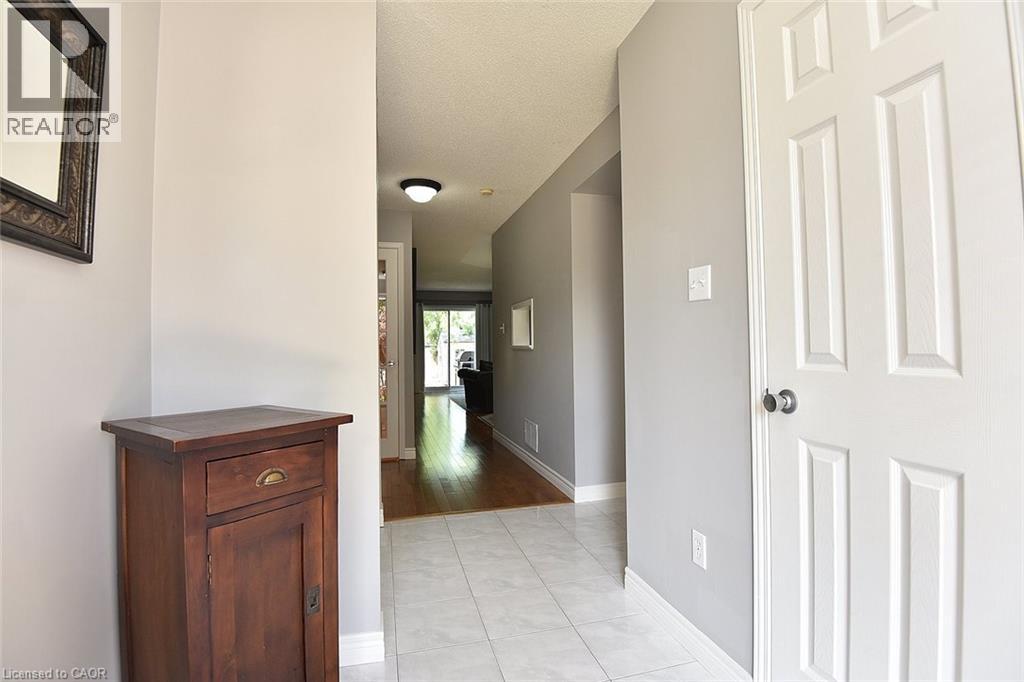 15 Bronte Court, Waterdown, Ontario  L9H 7N2 - Photo 5 - 40765379
