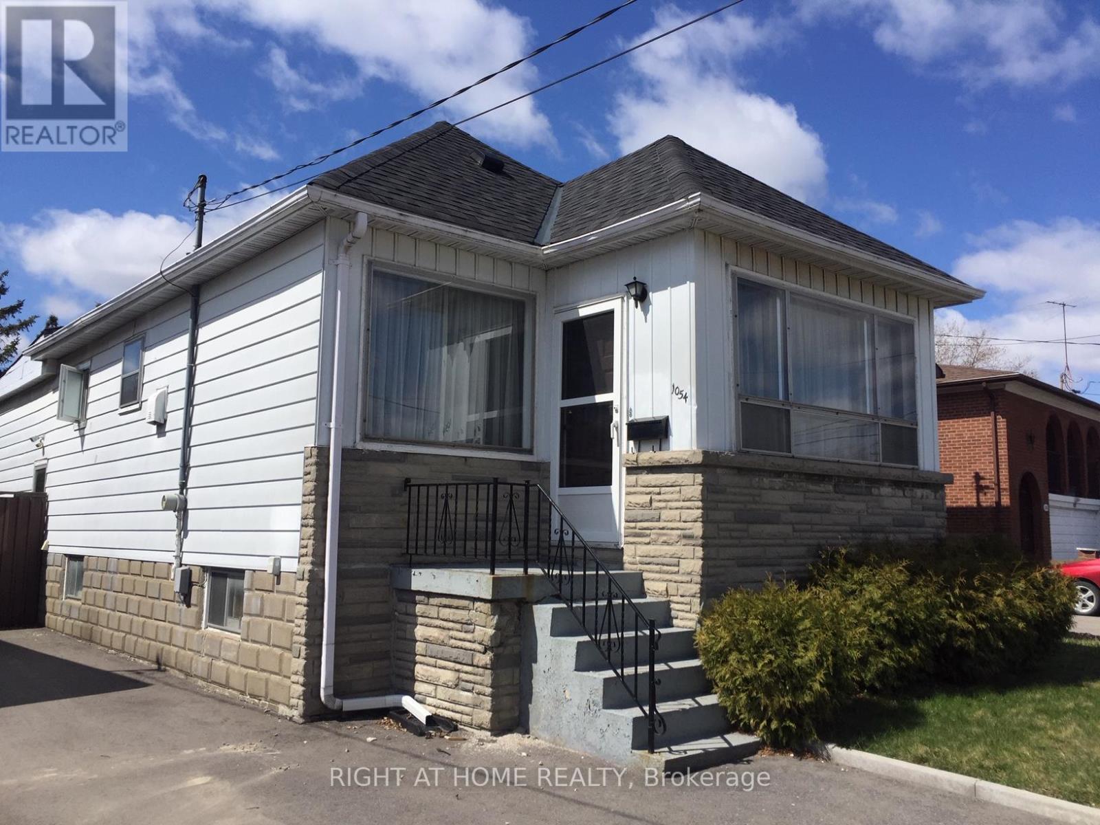 1054 EAST AVENUE E, Mississauga, Ontario