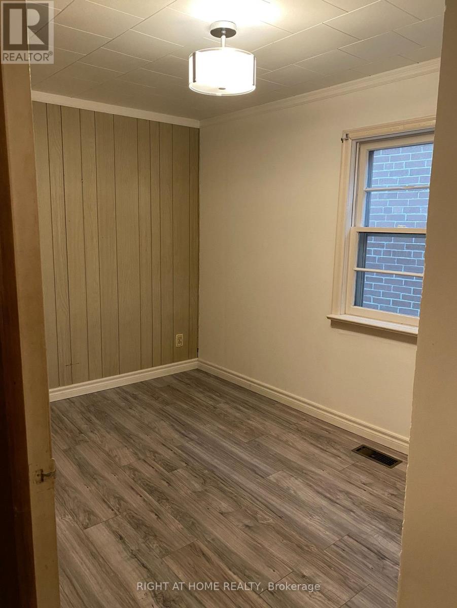 1054 East Avenue E, Mississauga, Ontario  L5E 1W9 - Photo 10 - W12446030
