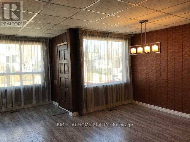1054 East Avenue E, Mississauga, Ontario  L5E 1W9 - Photo 4 - W12446030