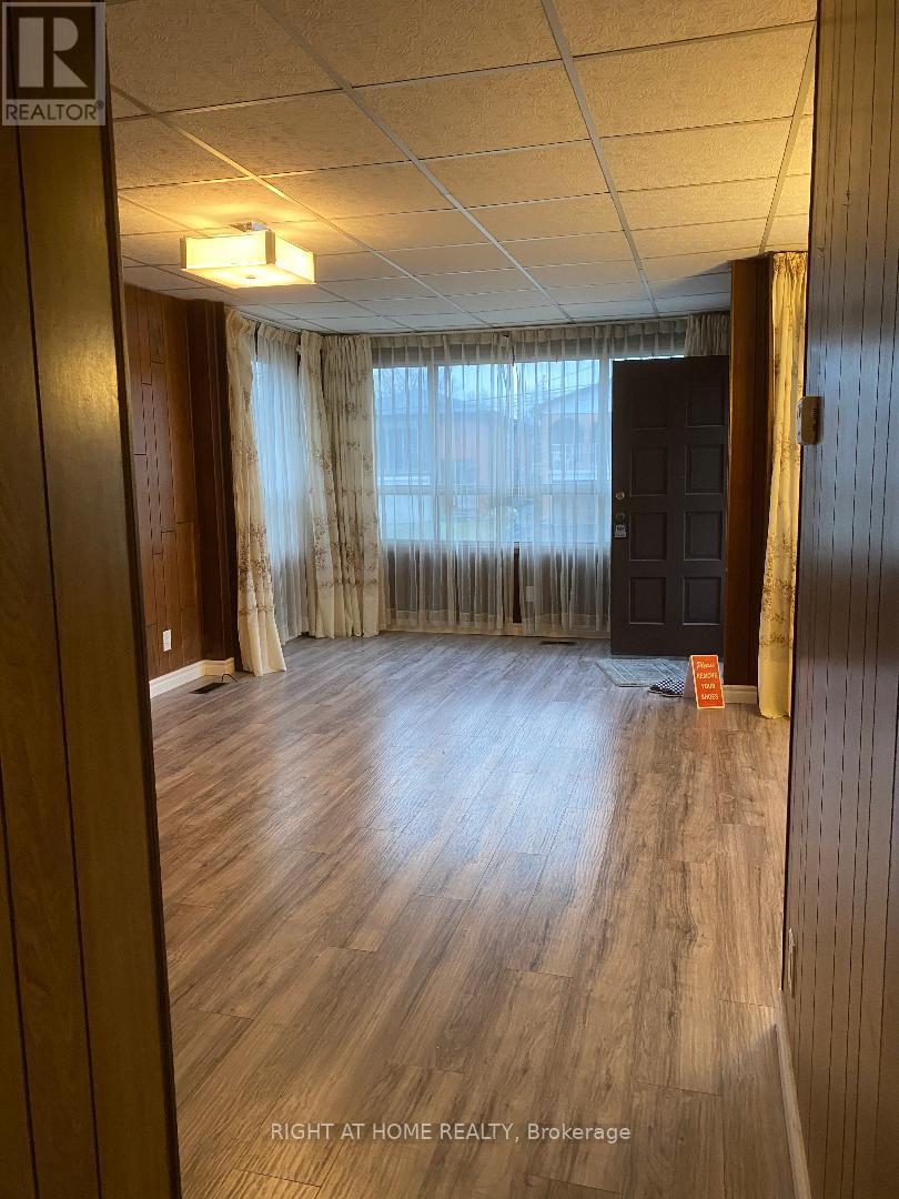 1054 East Avenue E, Mississauga, Ontario  L5E 1W9 - Photo 7 - W12446030