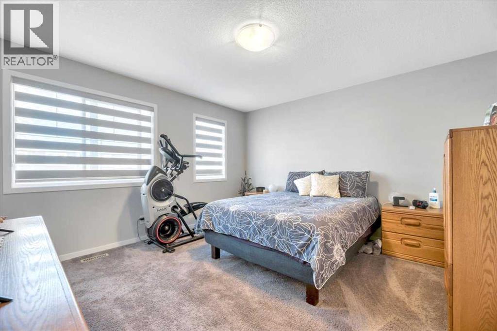21 Juniper Street, Okotoks, Alberta  T1S 5S2 - Photo 5 - A2262237