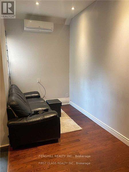 Main - 125 Maitland Street, Toronto, Ontario  M4Y 1E5 - Photo 11 - C12446036