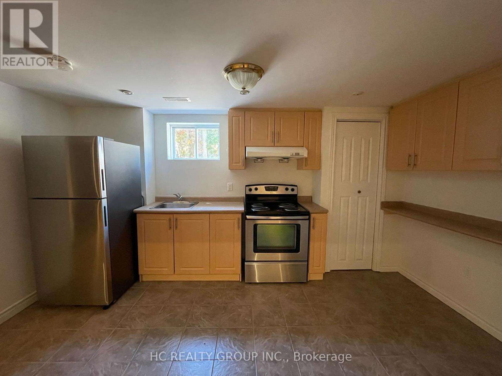 Basement - 516 Lynett Crescent, Richmond Hill, Ontario  L4C 2V9 - Photo 3 - N12446031