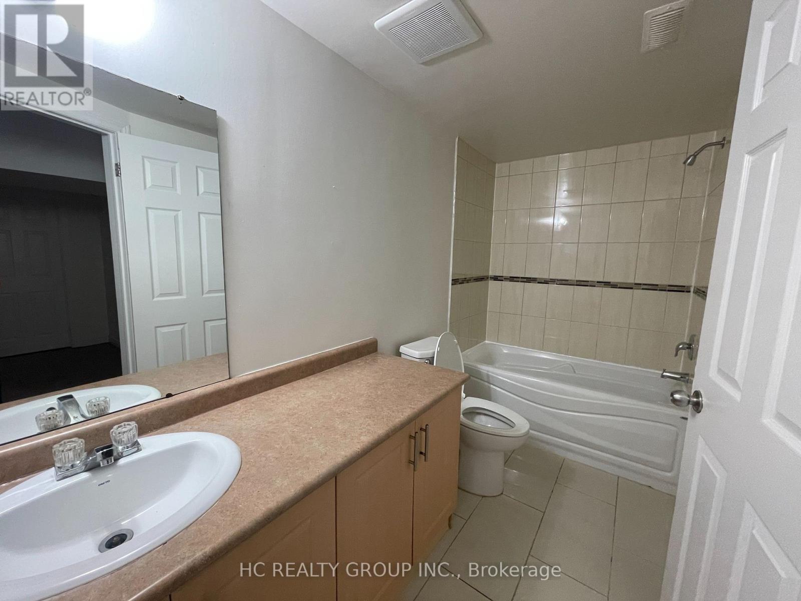 Basement - 516 Lynett Crescent, Richmond Hill, Ontario  L4C 2V9 - Photo 4 - N12446031