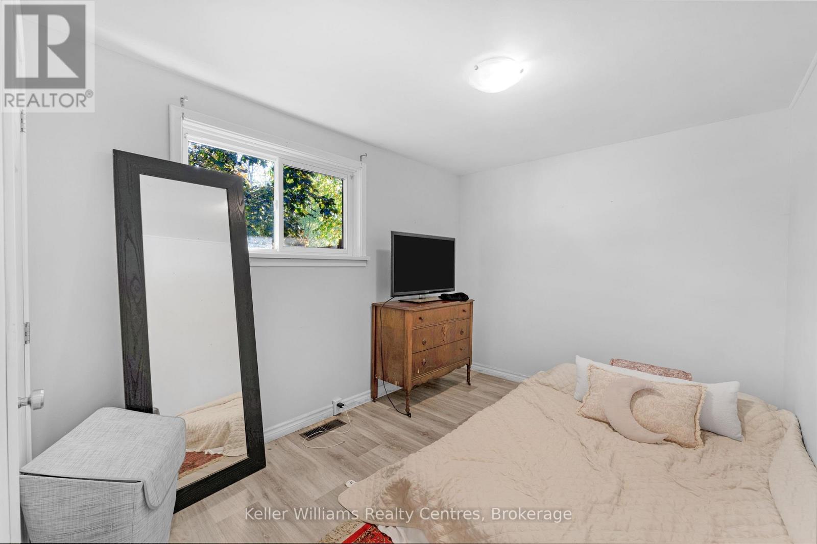 502 & 504 9th Street W, Owen Sound, Ontario  N4K 3P2 - Photo 15 - X12446062