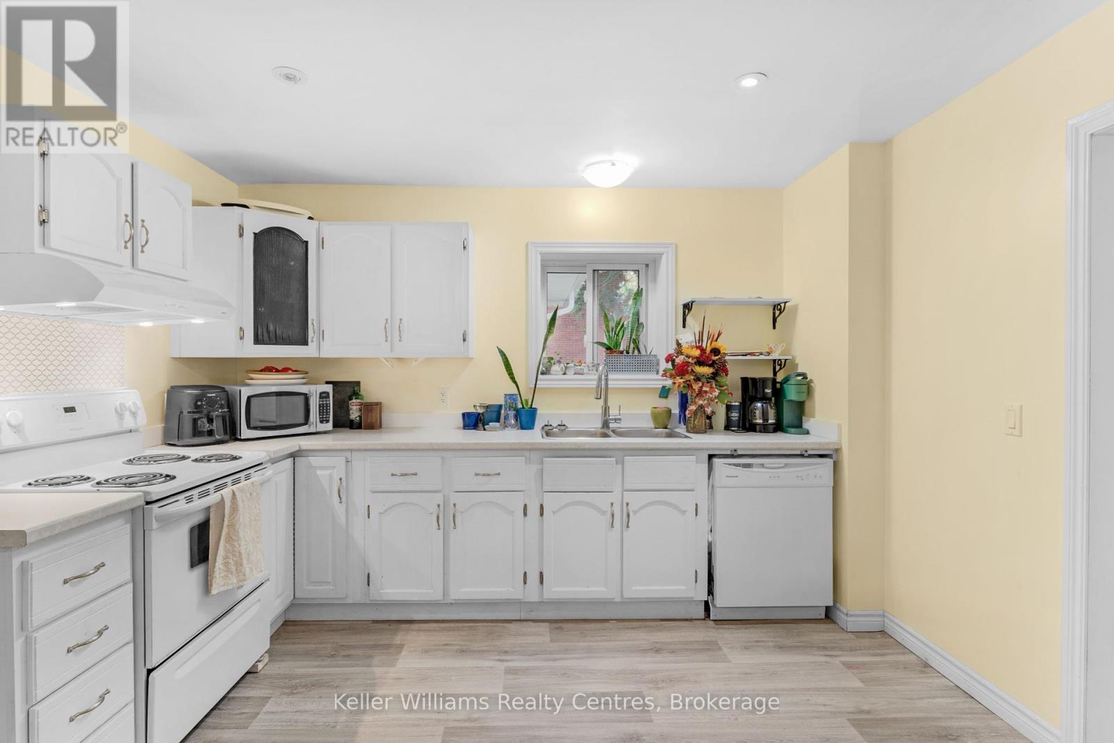 502 & 504 9th Street W, Owen Sound, Ontario  N4K 3P2 - Photo 8 - X12446062
