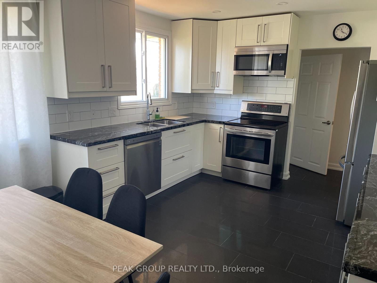 8816 Roosevelt Street, Niagara Falls, Ontario  L2G 7A2 - Photo 2 - X12446063