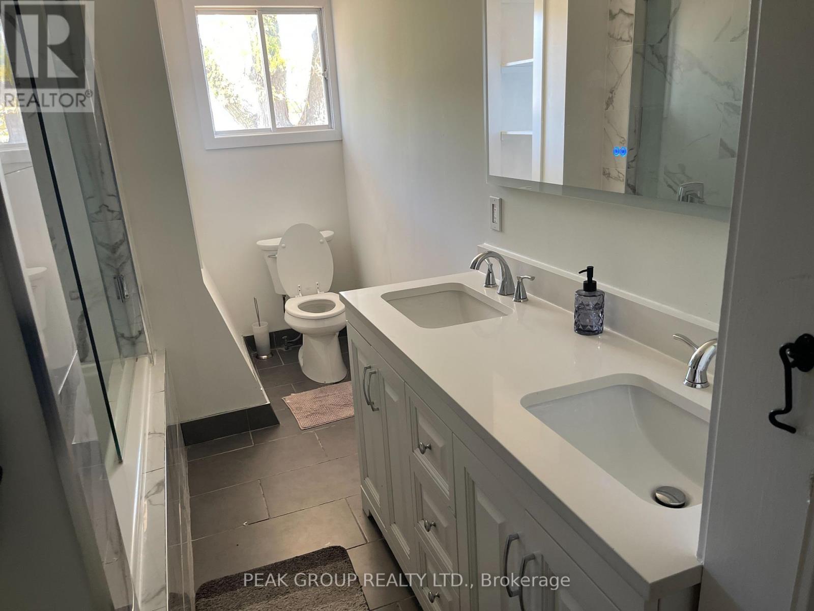 8816 Roosevelt Street, Niagara Falls, Ontario  L2G 7A2 - Photo 5 - X12446063