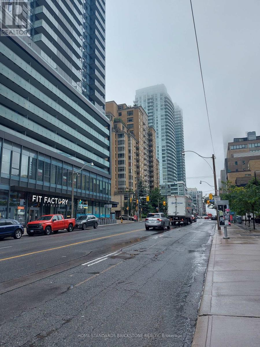 906 - 212 Eglinton Avenue E, Toronto, Ontario  M4P 0A3 - Photo 14 - C12446042