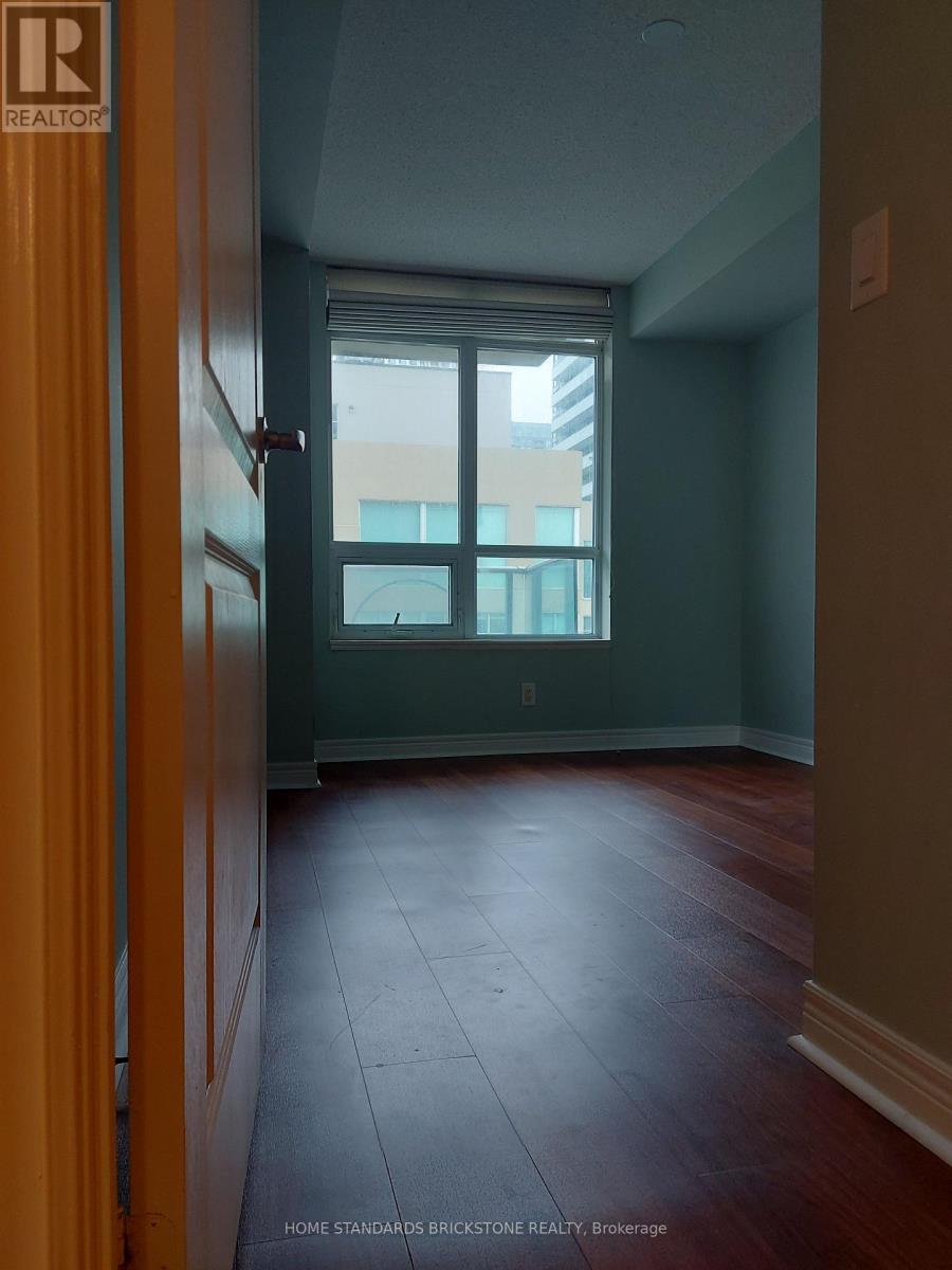 906 - 212 Eglinton Avenue E, Toronto, Ontario  M4P 0A3 - Photo 3 - C12446042