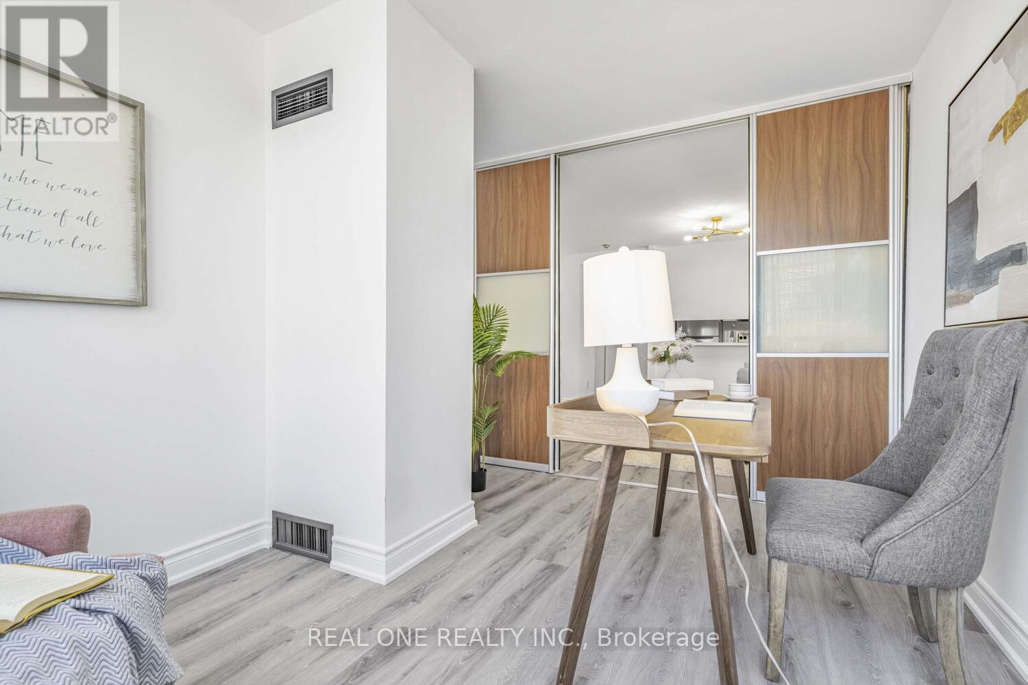 1015 - 7 Bishop Avenue, Toronto, Ontario  M2M 4J4 - Photo 8 - C12446057