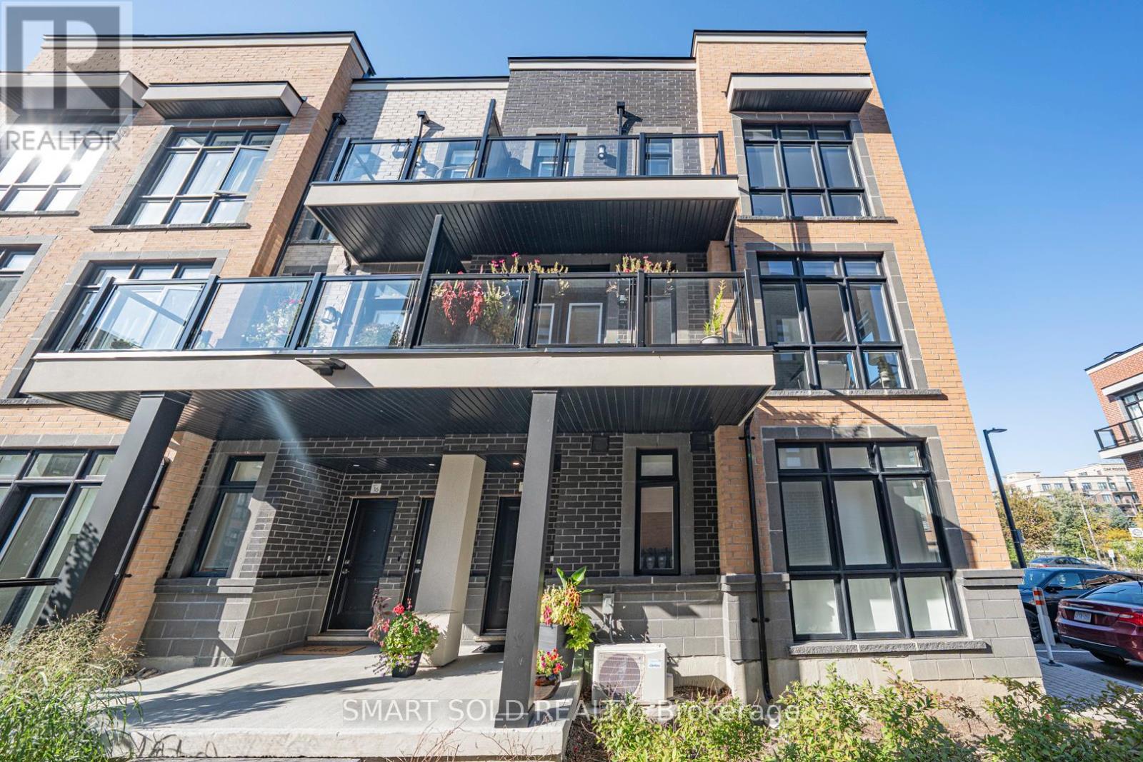 18 - 6 SAYERS LANE, Richmond Hill, Ontario