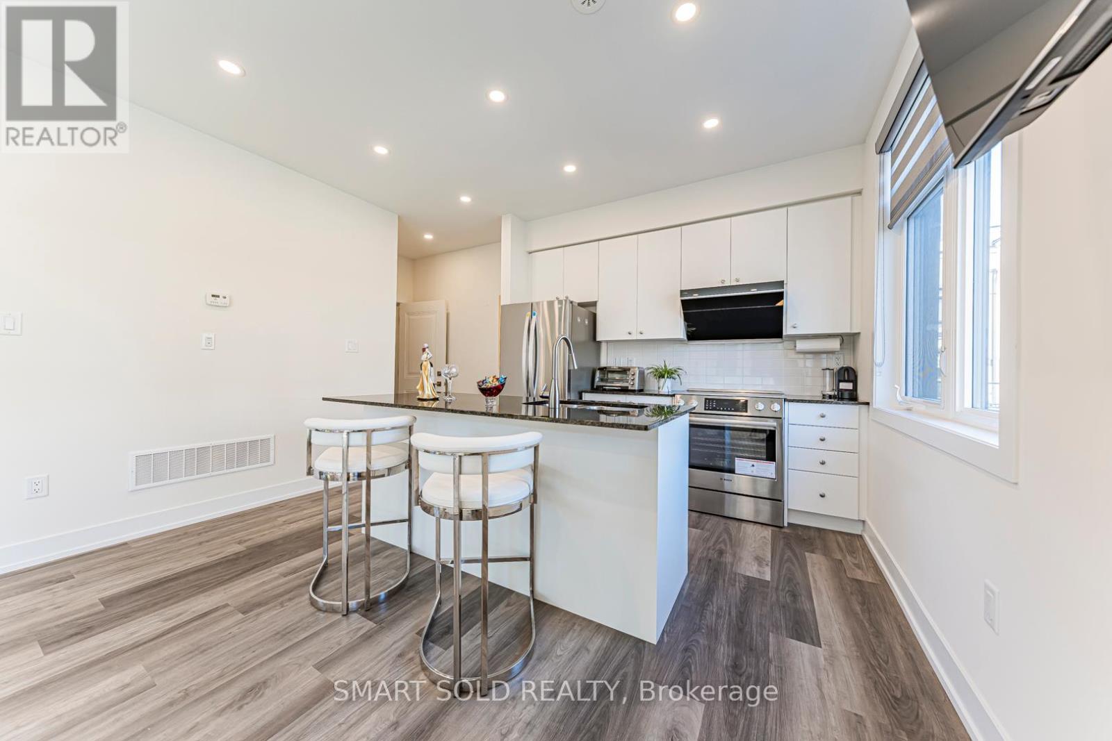 18 - 6 Sayers Lane, Richmond Hill, Ontario  L4E 1J4 - Photo 13 - N12446060