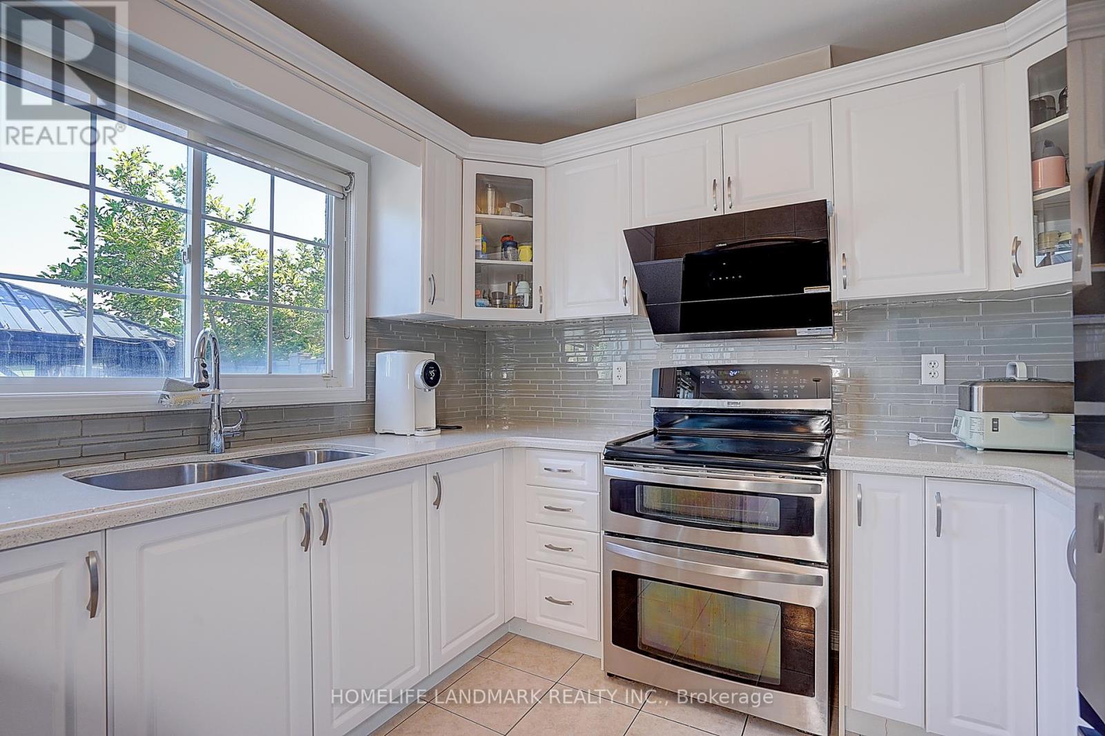 47 Wallwark Street, Aurora, Ontario  L4G 0J2 - Photo 13 - N12446065