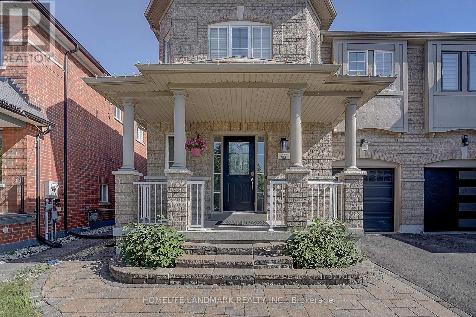 47 Wallwark Street, Aurora, Ontario  L4G 0J2 - Photo 2 - N12446065
