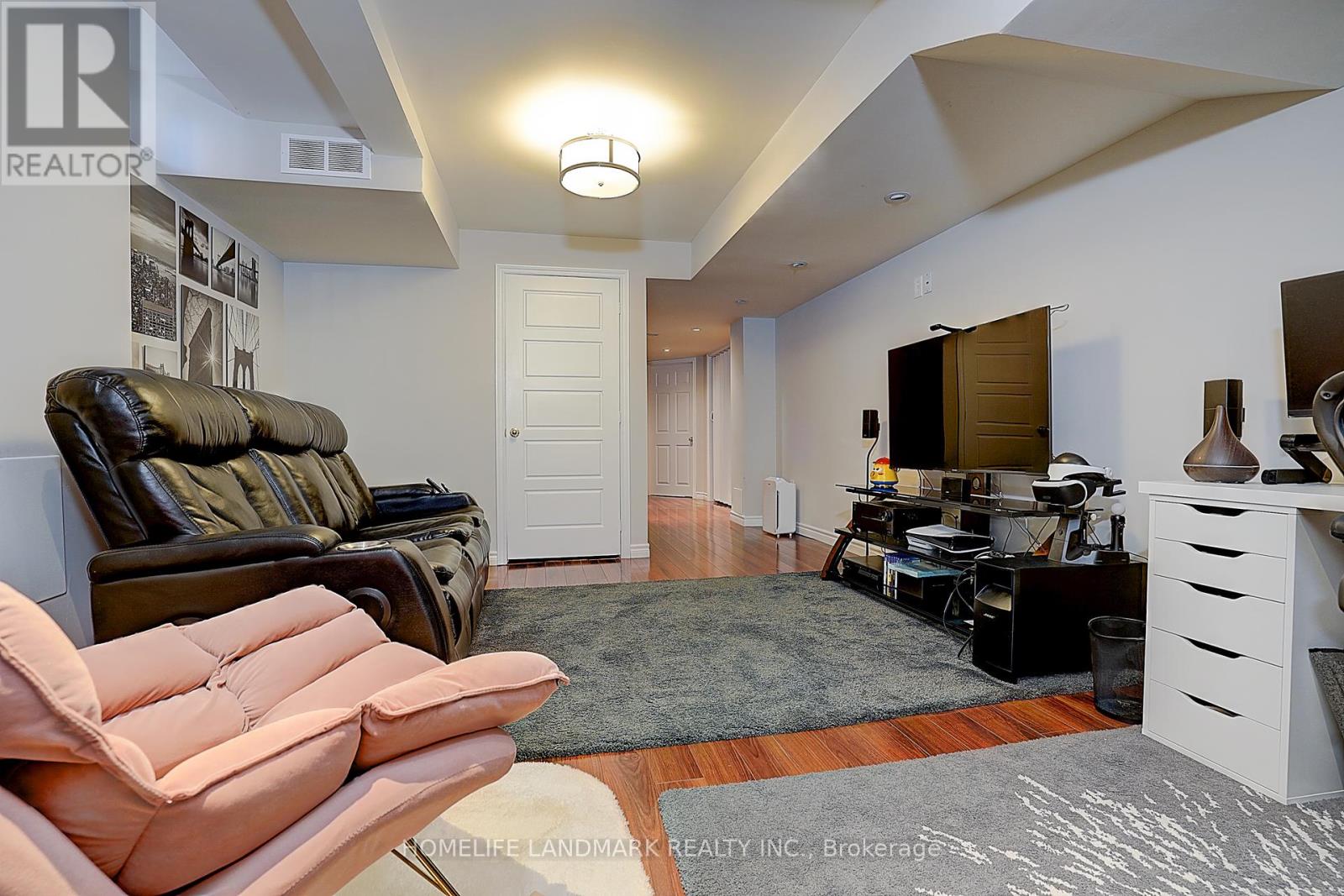 47 Wallwark Street, Aurora, Ontario  L4G 0J2 - Photo 30 - N12446065