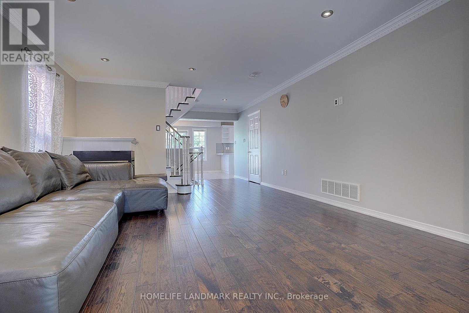 47 Wallwark Street, Aurora, Ontario  L4G 0J2 - Photo 6 - N12446065