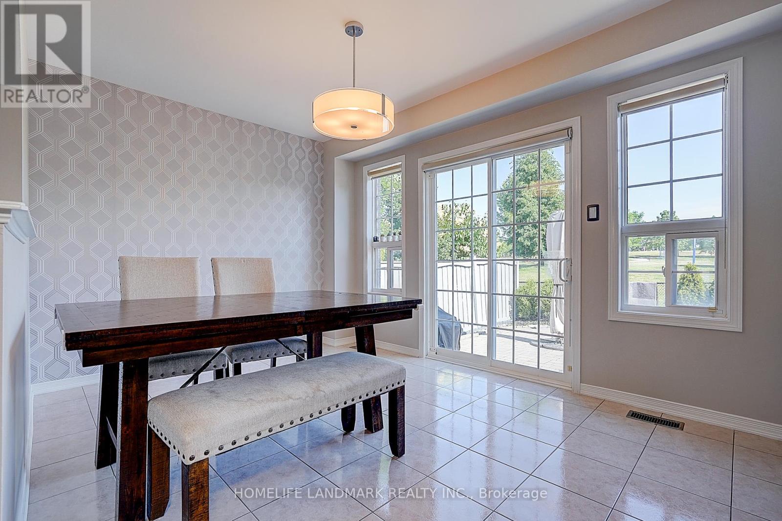 47 Wallwark Street, Aurora, Ontario  L4G 0J2 - Photo 8 - N12446065