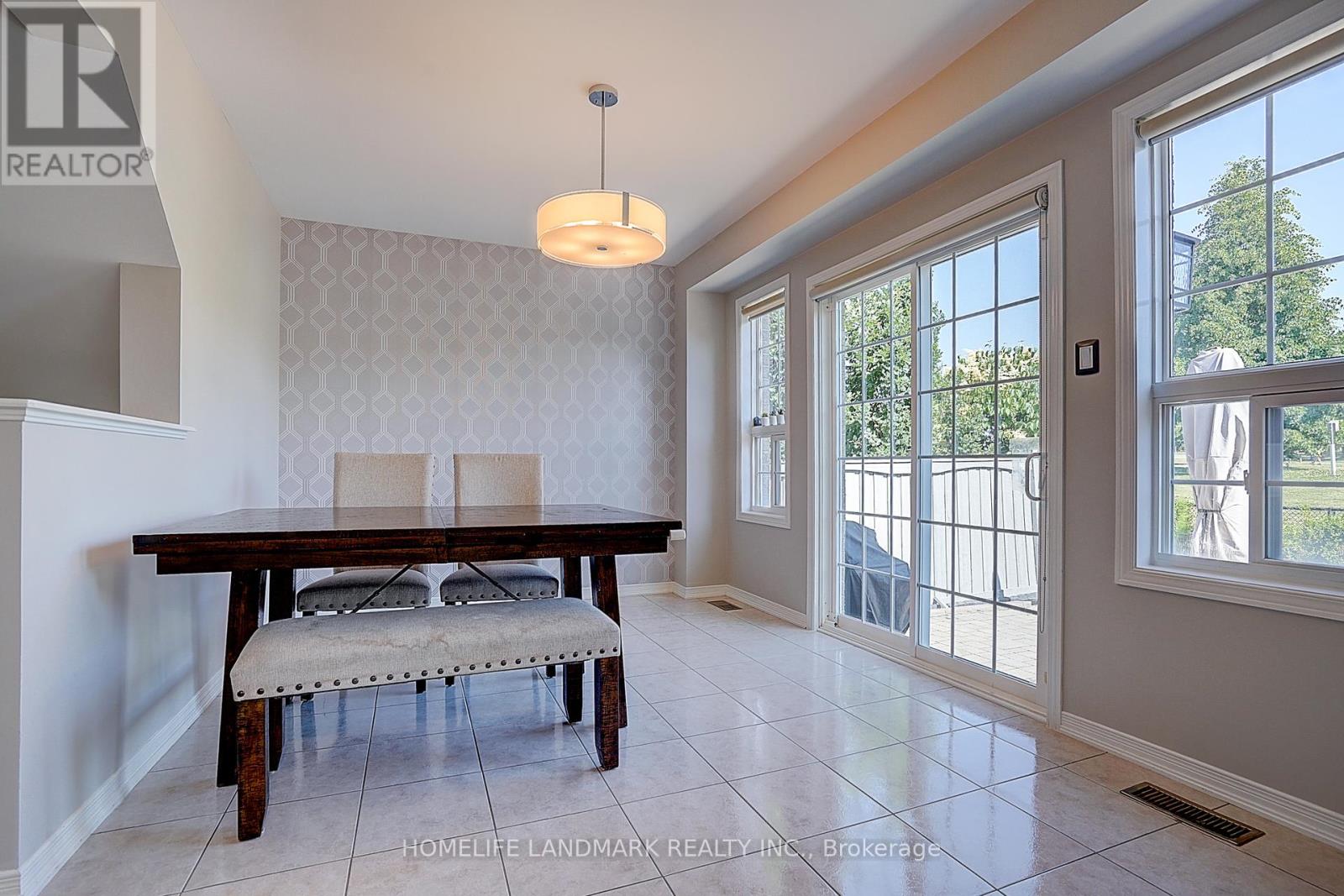 47 Wallwark Street, Aurora, Ontario  L4G 0J2 - Photo 9 - N12446065